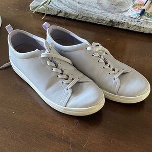 Vionic Women's Light Gray Athletic Sneakers